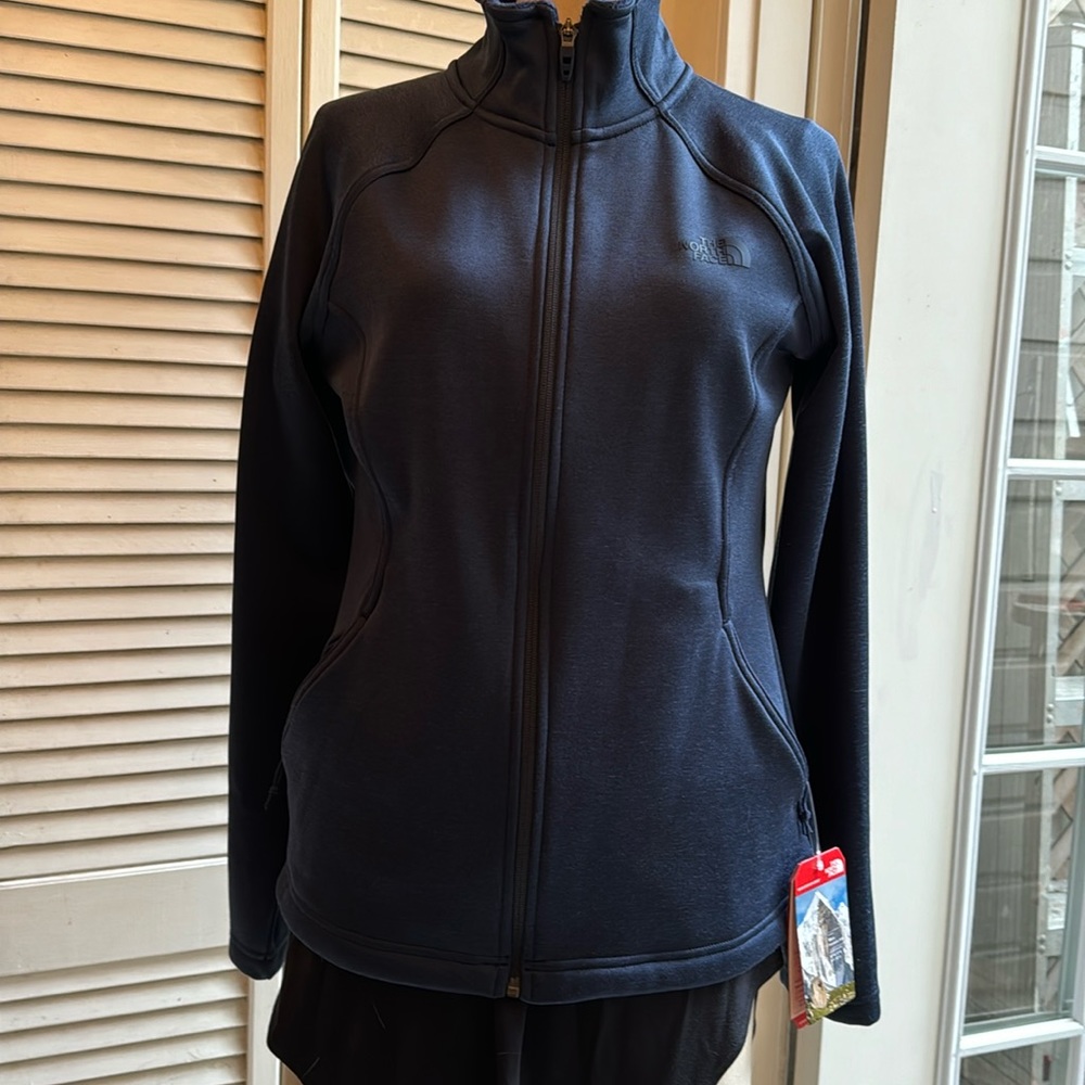 NORTHFACE  Women’s Actiive Fit Jacket   NWT.   Size Medium Agave(Navy). Full zip